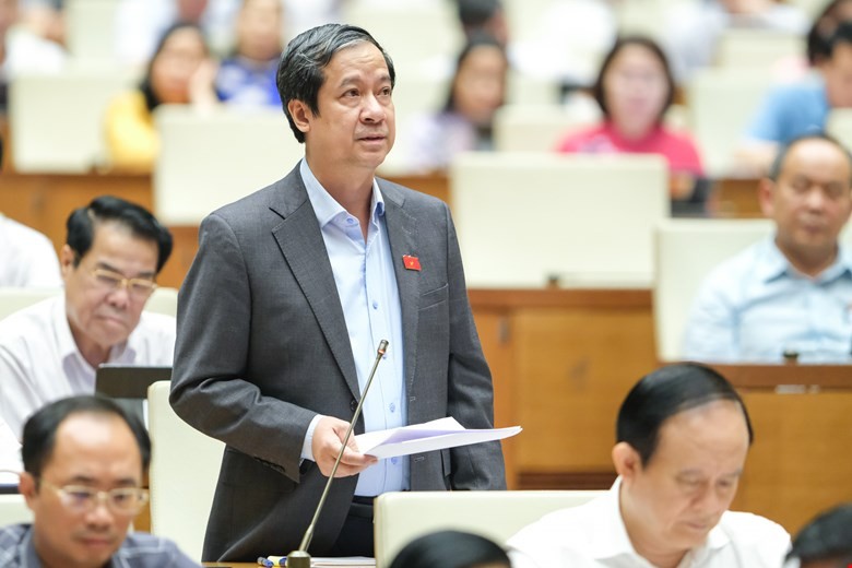 Bộ trưởng GD&ĐT Nguyễn Kim Sơn phát biểu tại diễn đàn Quốc hội