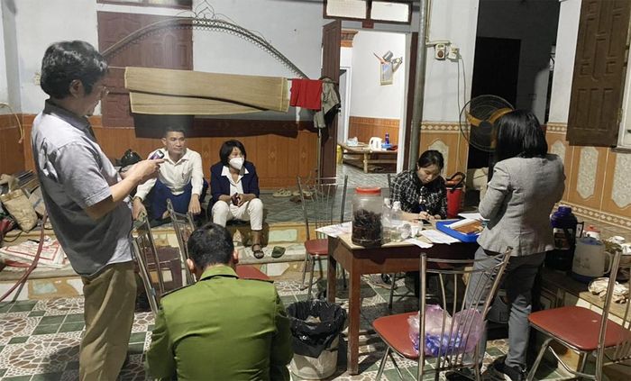 Vụ nghi ngộ độc rượu tại Nghệ An: 2 người đang phải thở máy