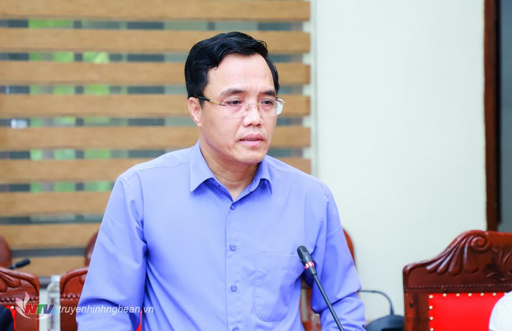 Đồng chí Tôn Thiện Phương - Ủy viên Ban Chấp hành Đảng bộ tỉnh, Viện trưởng VKSND tỉnh Nghệ An phát biểu tại hội nghị. 