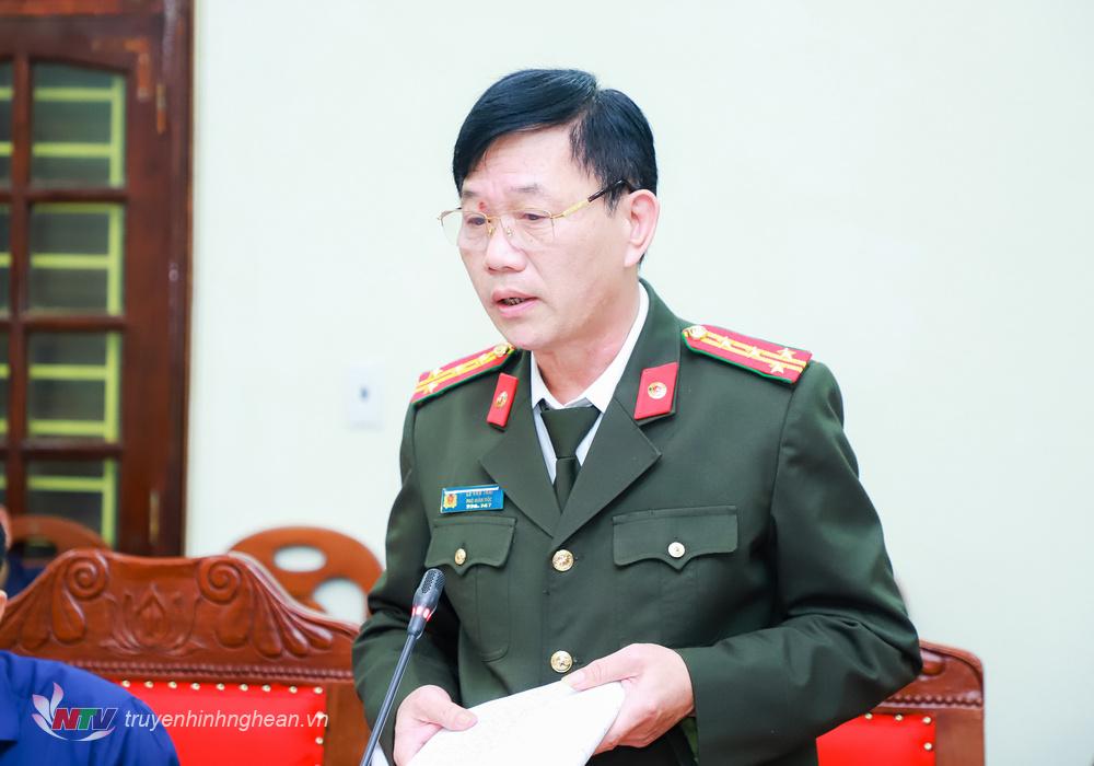 Đại tá Lê Văn Thái - Phó Giám đốc Công an tỉnh Nghệ An phát biểu tại hội nghị.