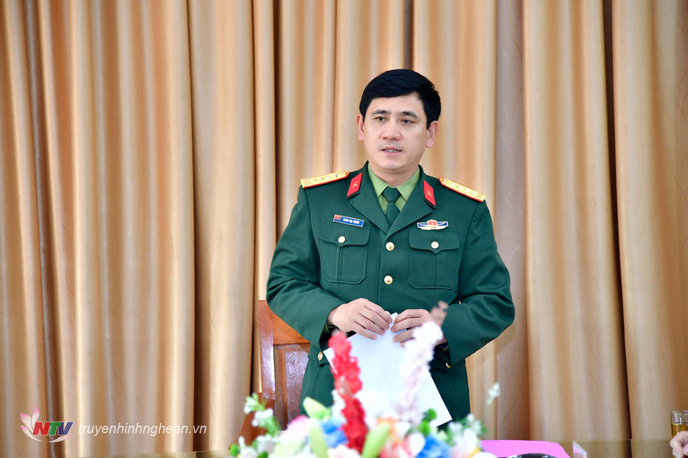 -Đại tá Phan Đại Nghĩa, Uỷ viên Ban Thường vụ Tỉnh uỷ, Chỉ huy trưởng Bộ CHQS tỉnh phát biểu, giao nhiệm vụ cho các cơ quan, đơn vị. 