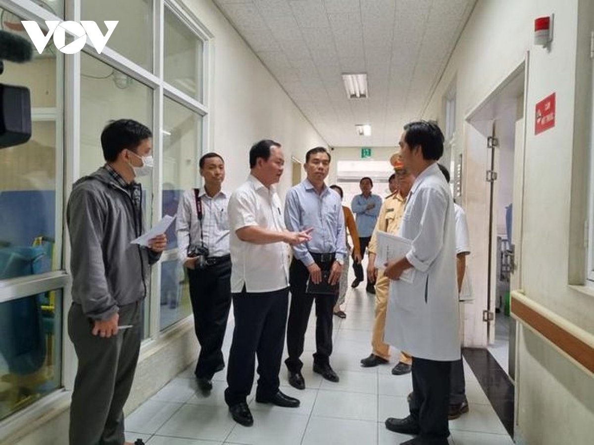 Lãnh đạo tỉnh Quảng Nam  đề nghị đội ngũ y bác sĩ Bệnh viện Đa khoa Trung ương Quảng Nam dốc sức cứu chữa nạn nhân, nhất là 3 ca nguy kịch đang được điều trị tích cực tại Khoa Hồi sức.