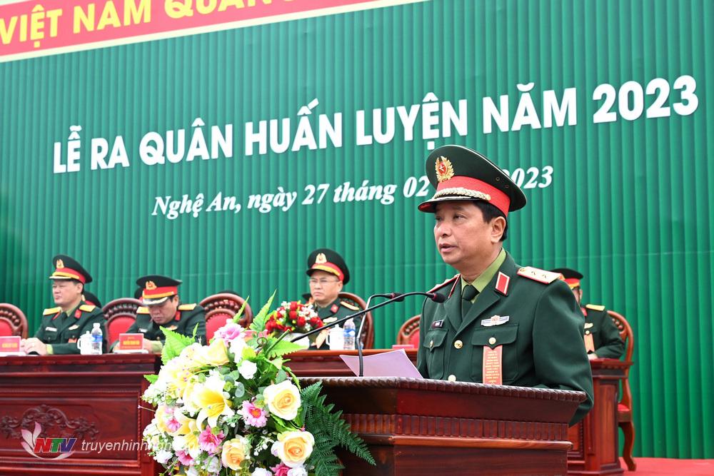 Trung tướng Hà Thọ Bình, Tư lệnh Quân khu 4 phát biểu chỉ đạo.