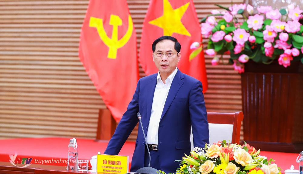 Bộ trưởng Bộ Ngoại giao Bùi Thanh Sơn phát biểu chỉ đạo tại cuộc làm việc.