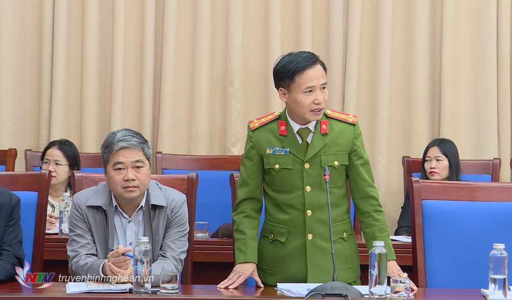 Phó Giám đốc Công an tỉnh Nghệ An Nguyễn Duy Thanh phát biểu tại cuộc họp.