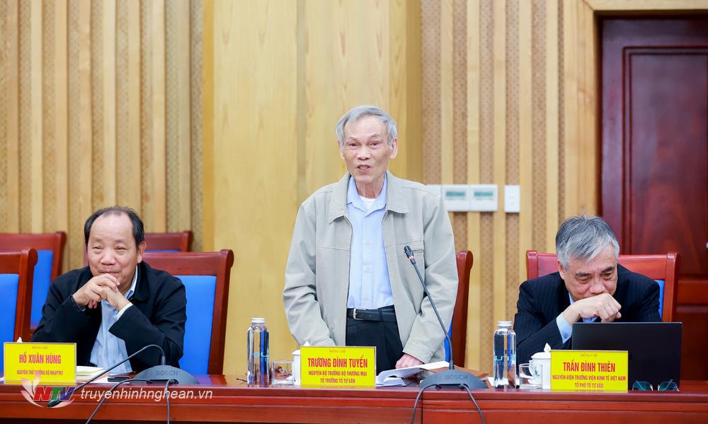 Nguyên Bộ trưởng Bộ Thương mại Trương Đình Tuyển - Tổ trưởng Tổ tư vấn phát biểu tại cuộc làm việc.