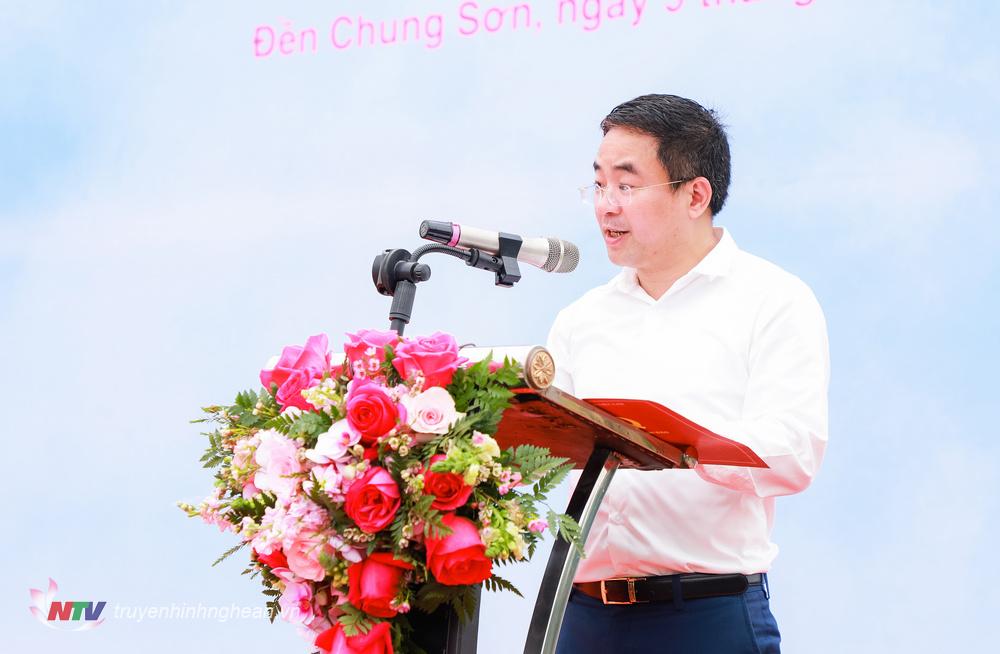 Đồng chí Nguyễn Xuân Đức - Bí thư Huyện ủy Nam Đàn phát biểu tại buổi lễ.