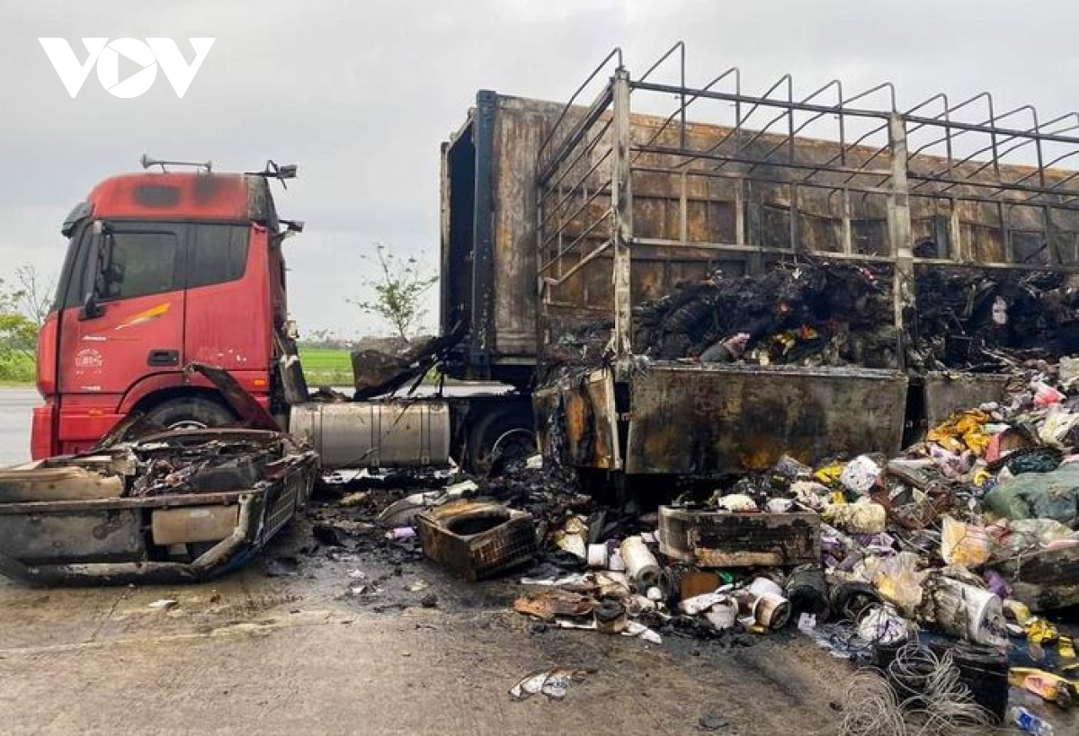 Hiện trường vụ cháy lúc rạng sáng