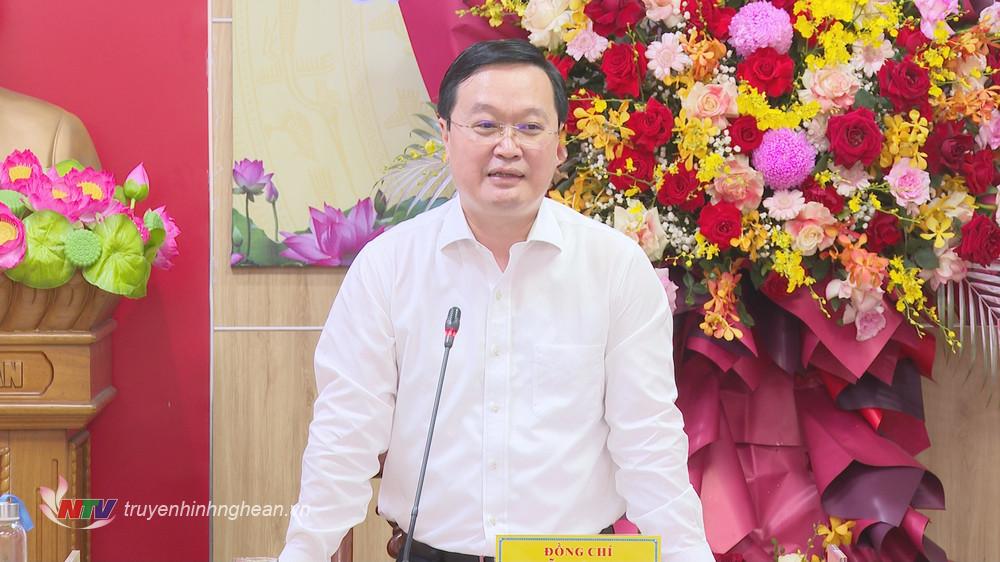 Chủ tịch UBND tỉnh Nguyễn Đức Trung phát biểu chúc mừng.