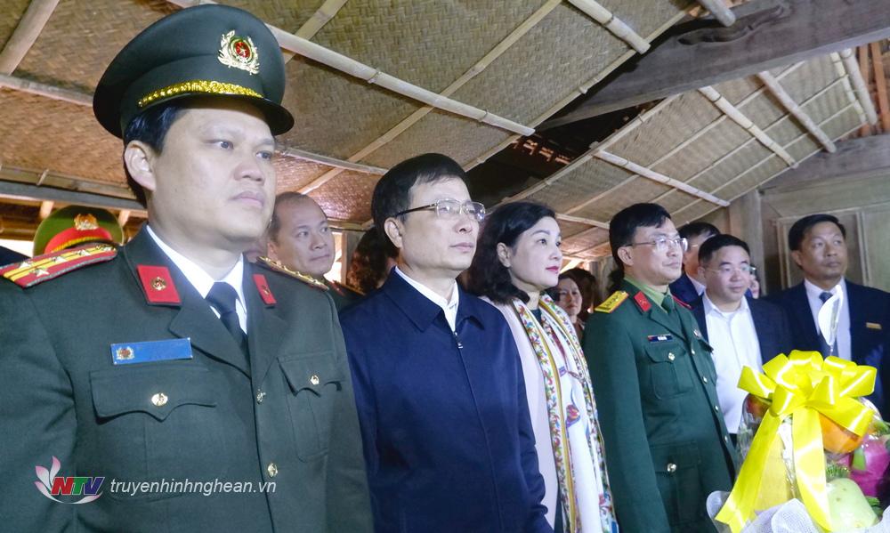 Lãnh đạo tỉnh, huyện và xã Kim Liên tham dự lễ giỗ Bà Hoàng Thị Loan.
