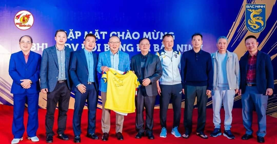 HLV Park Hang Seo ra mắt CLB Bắc Ninh