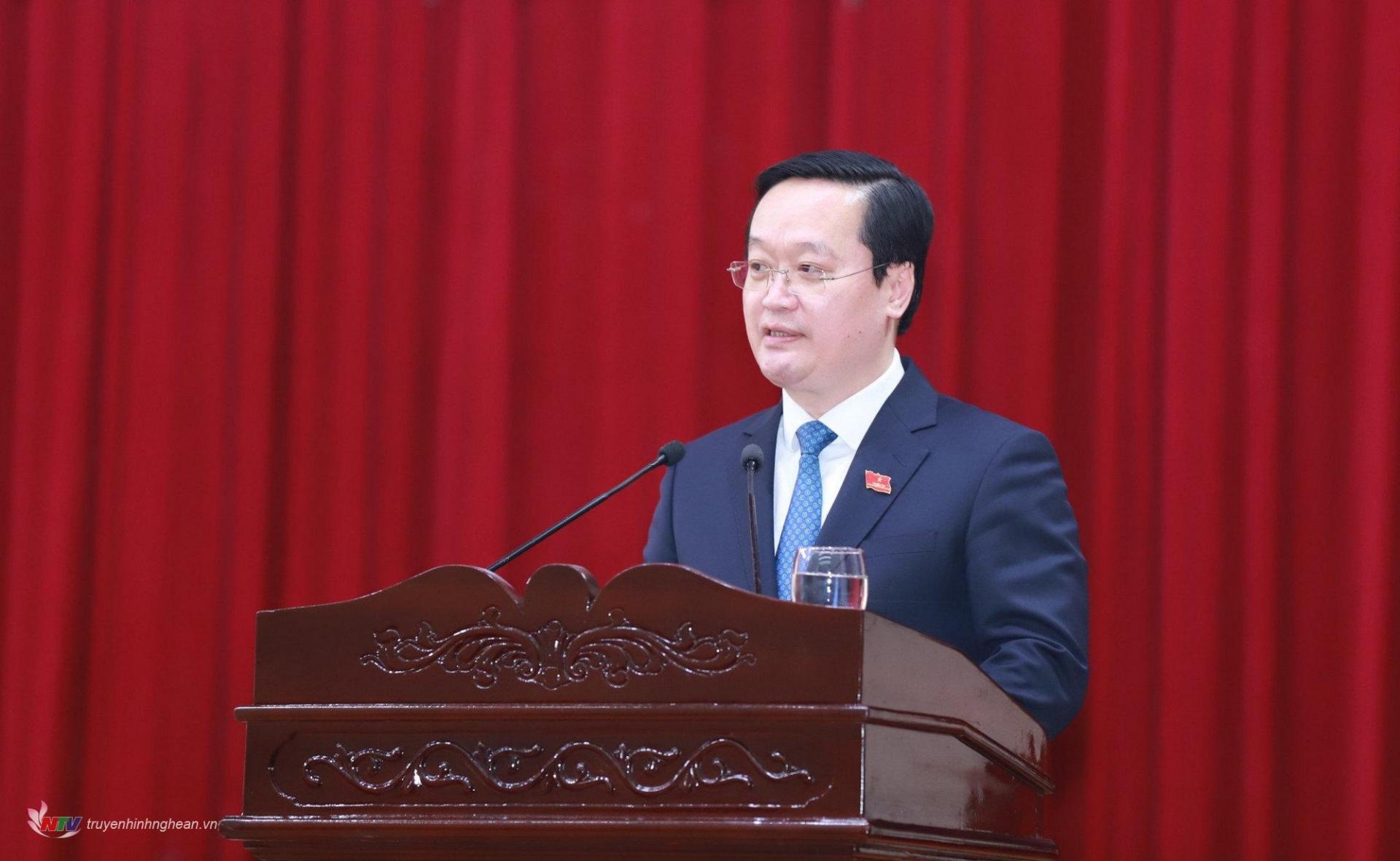 Đồng chí Nguyễn Đức Trung - Phó Bí thư Tỉnh uỷ, Chủ tịch UBND tỉnh phát biểu tại kỳ họp.