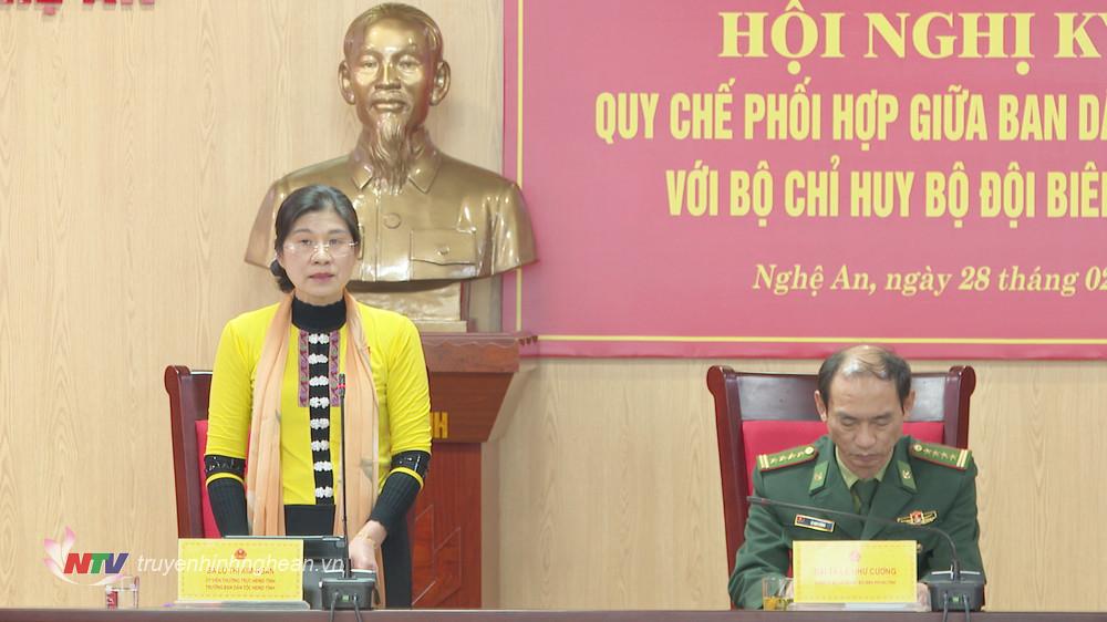 Trưởng ban Dân tộc HĐND tỉnh Lô Thị Kim Ngân phát biểu tại buổi lễ.