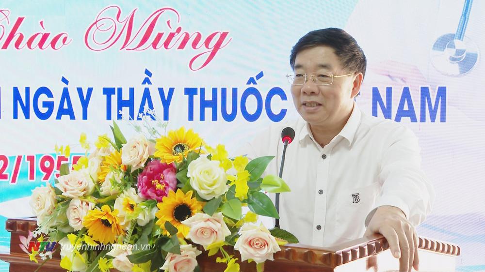 Phó Bí thư Thường trực Tỉnh uỷ Nguyễn Văn Thông phát biểu chúc mừng.