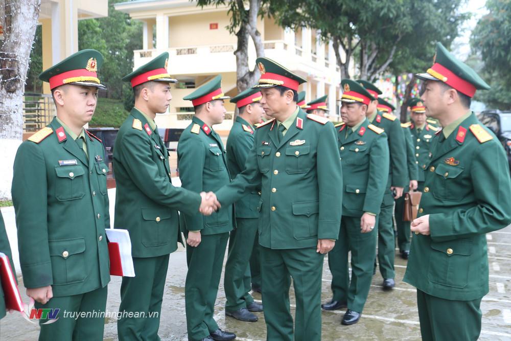 Trung tướng Hà Thọ Bình, Tư lệnh Quân khu thăm, làm việc tại Tiểu đoàn 3, Lữ đoàn Thông tin 80.