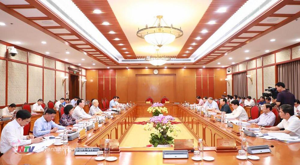 Tổng Bí thư Nguyễn Phú Trọng chủ trì cuộc họp của Bộ Chính trị tổng kết 10 năm thực hiện Nghị quyết số 26 về Nghệ An
