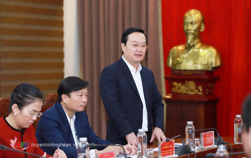 Đồng chí Nguyễn Đức Trung - Phó Bí thư Tỉnh uỷ, Chủ tịch UBND tỉnh phát biểu tại cuộc họp.