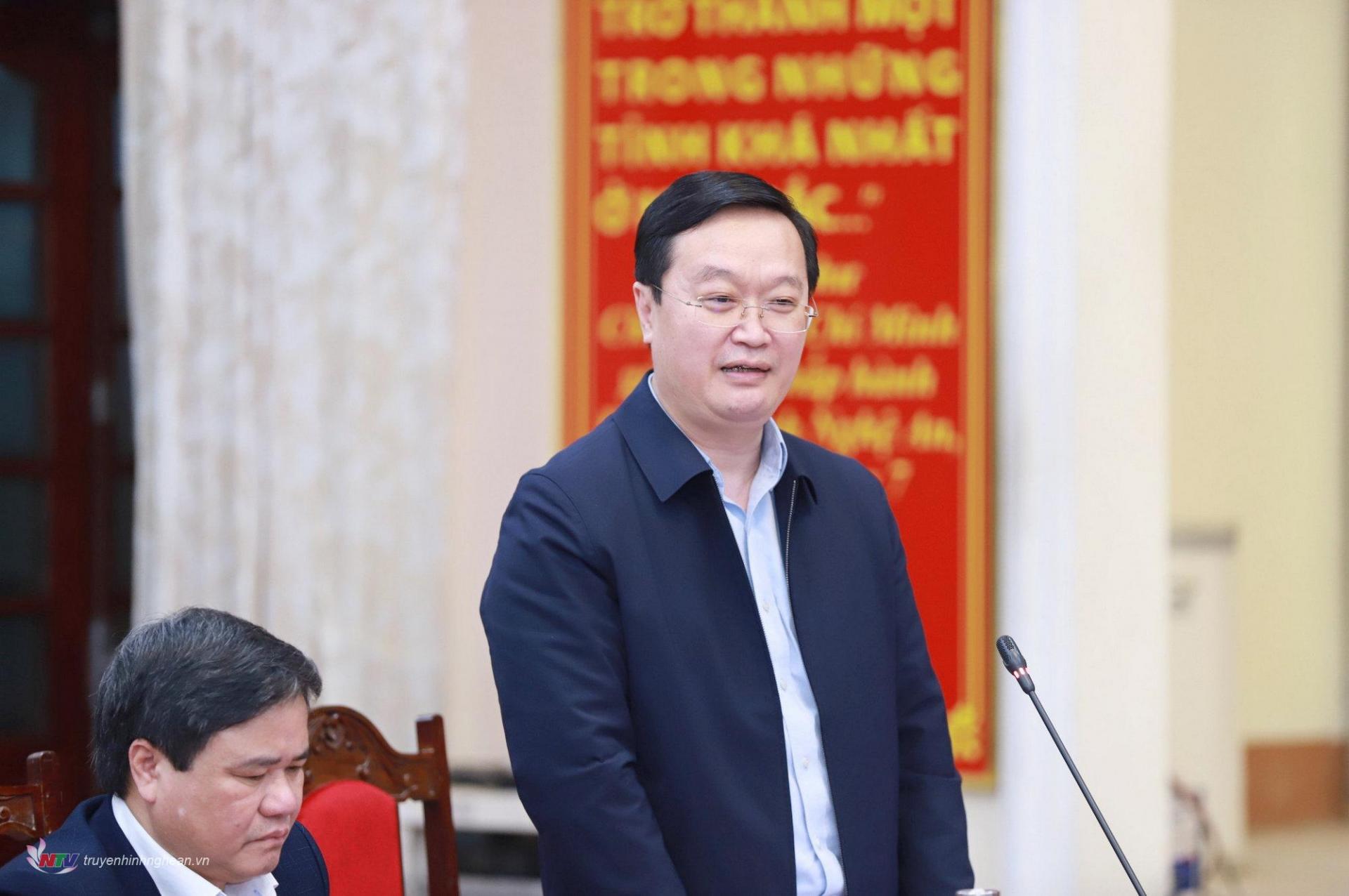 Đồng chí Nguyễn Đức Trung - Phó Bí thư Tỉnh ủy, Chủ tịch UBND tỉnh phát biểu tại phiên họp.