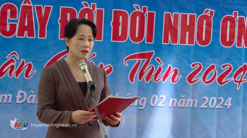 Bí thư Đảng uỷ Khối Doanh nghiệp tỉnh Phạm Thị Hoan phát biểu phát động Tết trồng cây đời đời nhớ ơn Bác Hồ.