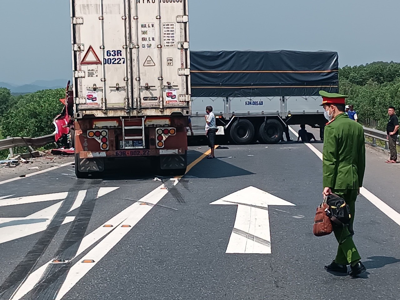 Hiện trường vụ tai nạn liên hoàn trên cao tốc Cam Lộ - La Sơn. Ảnh CTV