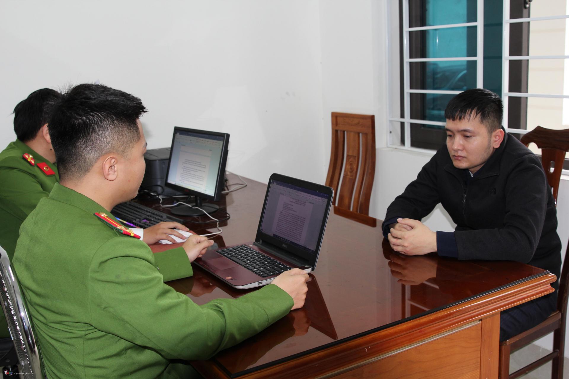 Đặng Thái Hoàng tại cơ quan công an.