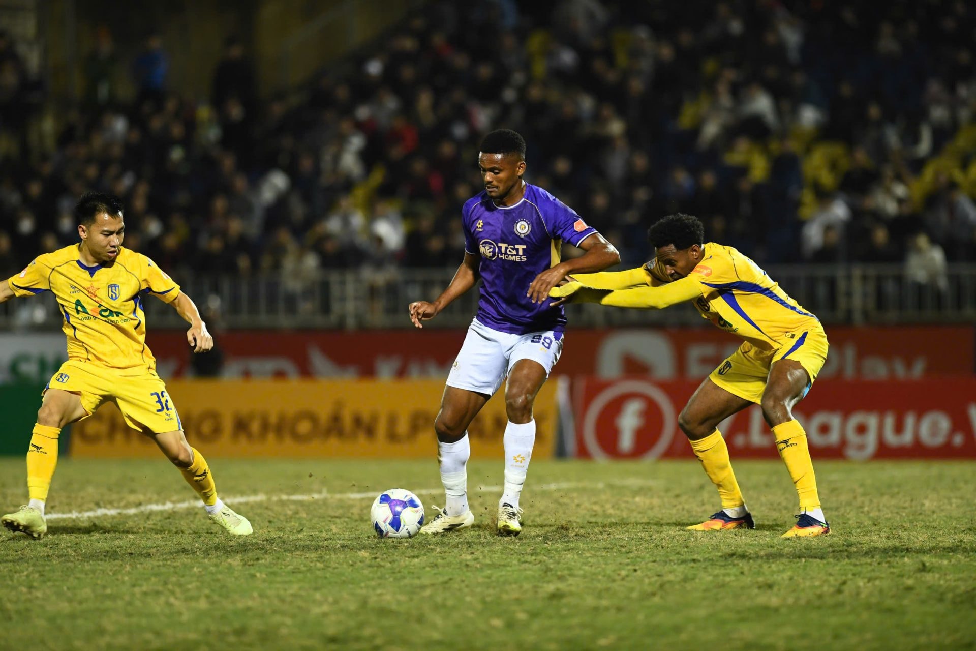 Trận thua trước Hà Nội FC đã phơi bày ra nhiều hạn chế của SLNA. Ảnh: PVF