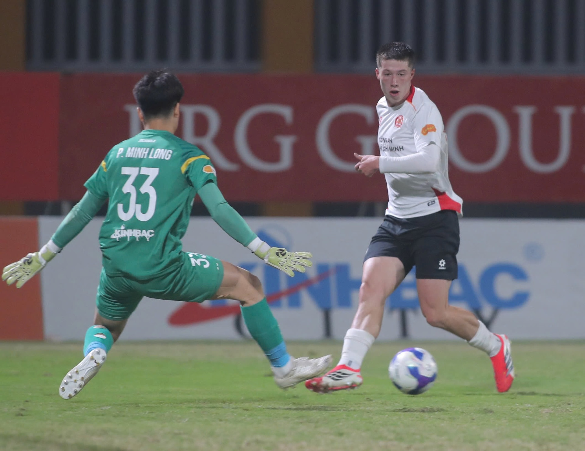 Lee Williams (ảnh) hay Khoa Ngô, Trần Thành Trung vừa có vòng đấu rực sáng