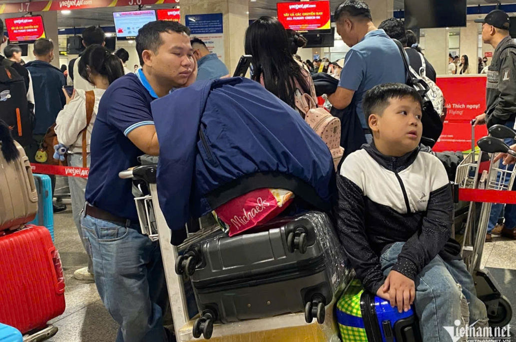 Sát Tết Nguyên đán Bính Ngọ 2026, giá vé máy bay trên nhiều đường bay nội địa tăng cao. Ảnh minh họa: Tuấn Kiệt.