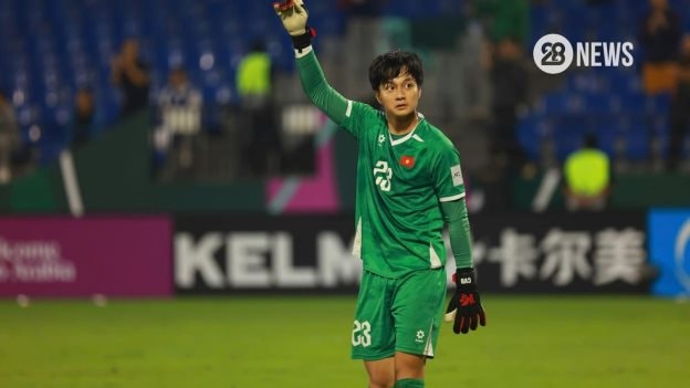 Cao Văn Bình cản phá tới 18 pha dứt điểm, nhiều lần cứu thua ở cự ly gần tại trận tranh hạng Ba VCK U23 châu Á 2026. Ảnh: FBNV