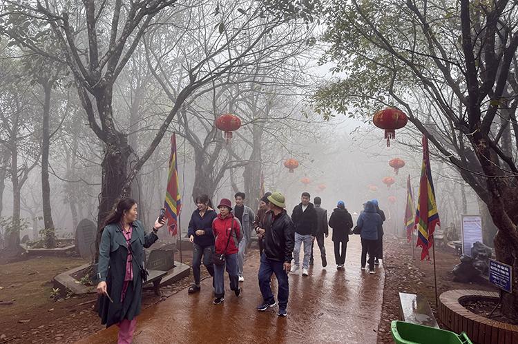 Bắc Bộ nhiều mây, ngày có mưa vài nơi, sáng sớm có sương mù rải rác.