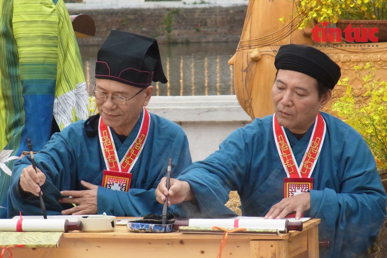 Bà Hoàng Anh Diệp, Phó Chủ nhiệm Câu lạc bộ Thư họa UNESCO.