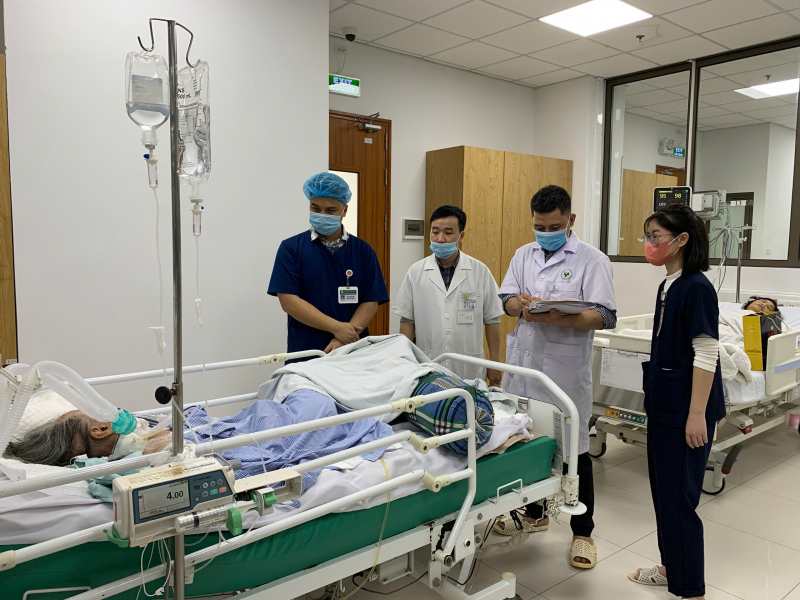 Các bác sĩ Bệnh viện 19-8 điều trị, chăm sóc bệnh nhân nặng xuyên Tết Nguyên đán.