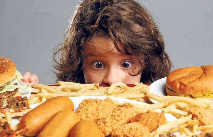 Xu hướng tiêu thụ thực phẩm chế biến, đóng gói sẵn mất cân đối dinh dưỡng đang gia tăng nhanh...