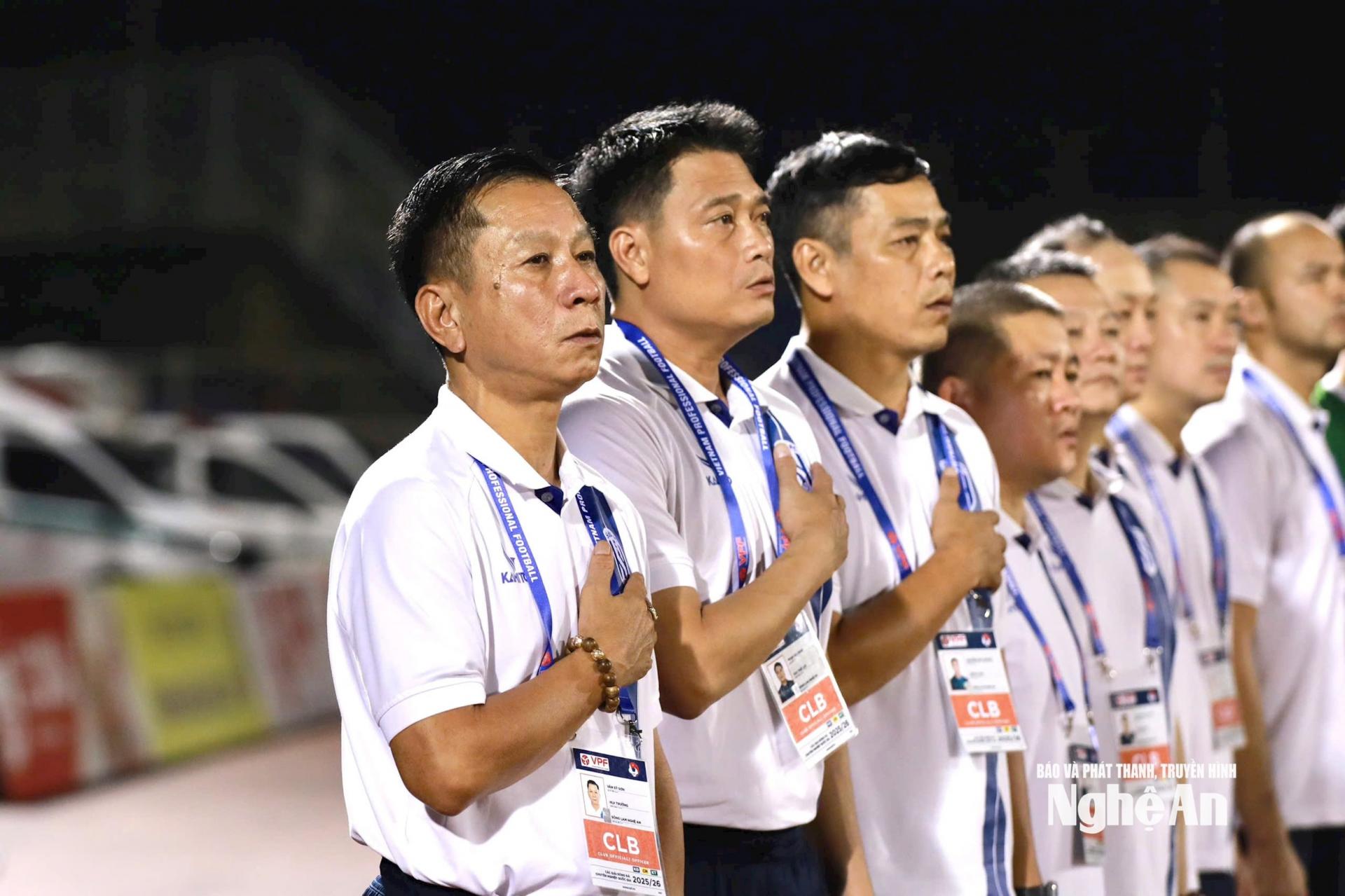 HLV trưởng SLNA - ông Văn Sỹ Sơn.