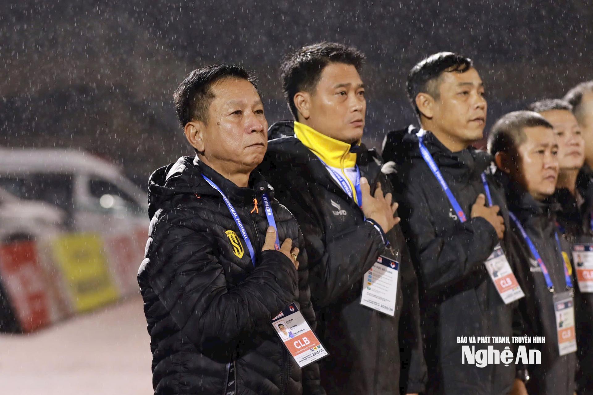 HLV trưởng SLNA - ông Văn Sỹ Sơn. Ảnh: P.V