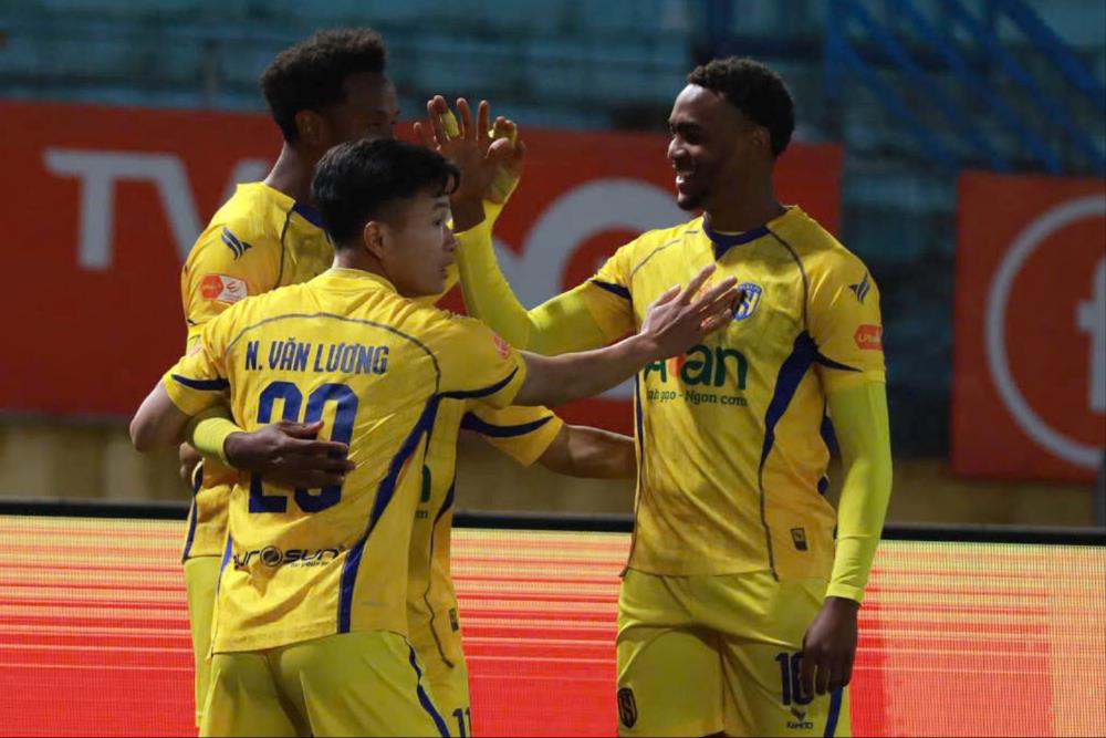 Niềm vui của các cầu thủ SLNA. Ảnh: Sỹ Hiếu