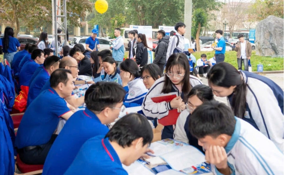 Chỉ một sơ suất nhỏ về thời gian cũng có thể khiến thí sinh mất cơ hội vào trường, ngành yêu thích. Lộ trình tuyển sinh đại học - cao đẳng năm 2026 có nhiều mốc quan trọng liên tiếp, đòi hỏi thí sinh phải theo dõi sát và thực hiện đúng hạn.
