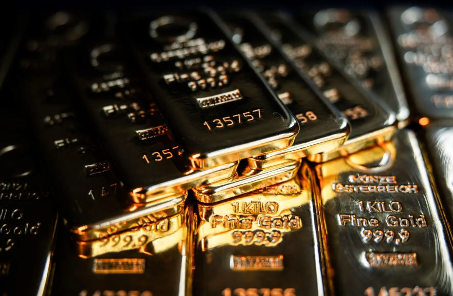 Vàng miếng là tài sản trú ẩn truyền thống của nhà đầu tư (Ảnh: Bloomberg).