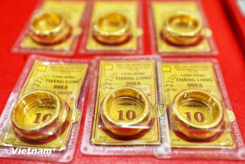 Giá vàng nhẫn tại Công ty Bảo Tín Minh Châu giao dịch từ 182-185 triệu đồng/lượng (mua vào/bán ra). (Ảnh: Vietnam+)