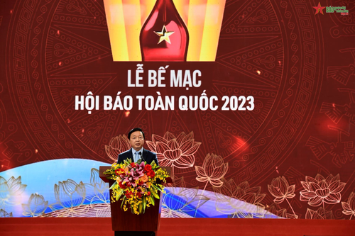 Phó thủ tướng Trần Hồng Hà phát biểu tại Lễ bế mạc Hội Báo toàn quốc 2023. Ảnh: THÁI HƯNG 