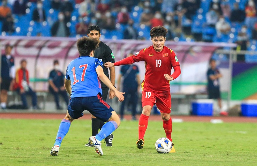 Quang Hải từng đối đầu với nhiều cầu thủ Nhật Bản nhưng sự nghiệp ở châu Âu chưa thể so sánh. 