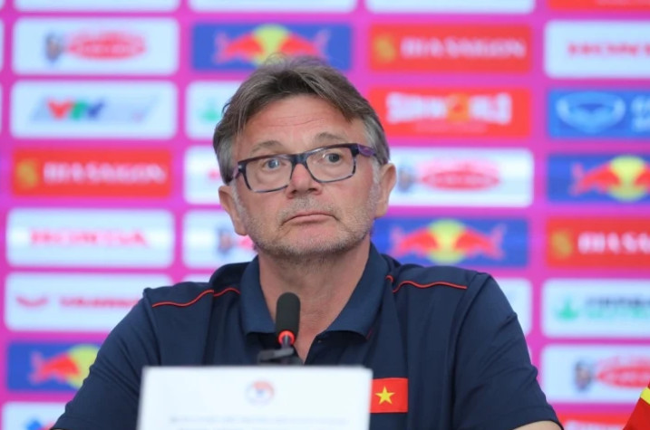 HLV Troussier tự tin vào cơ hội dự World Cup của đội tuyển Việt Nam, nhưng cần có nhiều thay đổi.