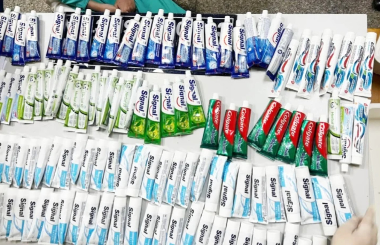 Tất cả các số ma túy này được giấu trong các tuýp kem đánh răng.