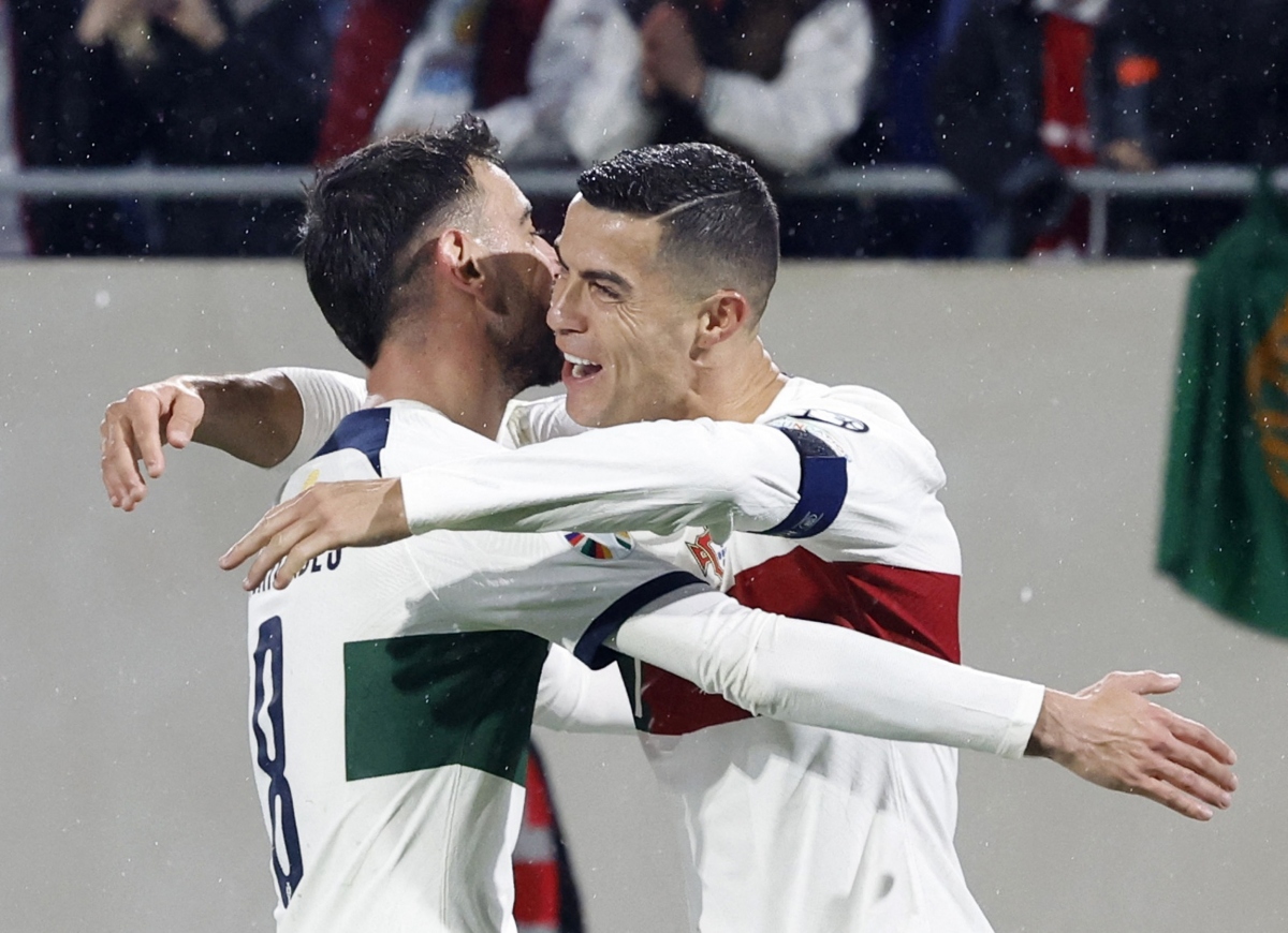 Ronaldo tỏa sáng rực rỡ giúp Bồ Đào Nha thắng đậm (Ảnh: Reuters).