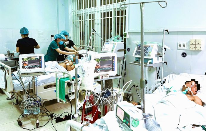 Các bệnh nhân đang được điều trị tại Bệnh viện đa khoa khu vực miền núi phía Bắc Quảng Nam. Ảnh: BVCC.
