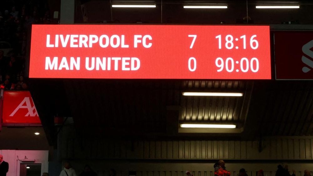 Liverpool thắng 7-0 MU ở vòng 26 Ngoại hạng Anh (Ảnh: Reuters).
