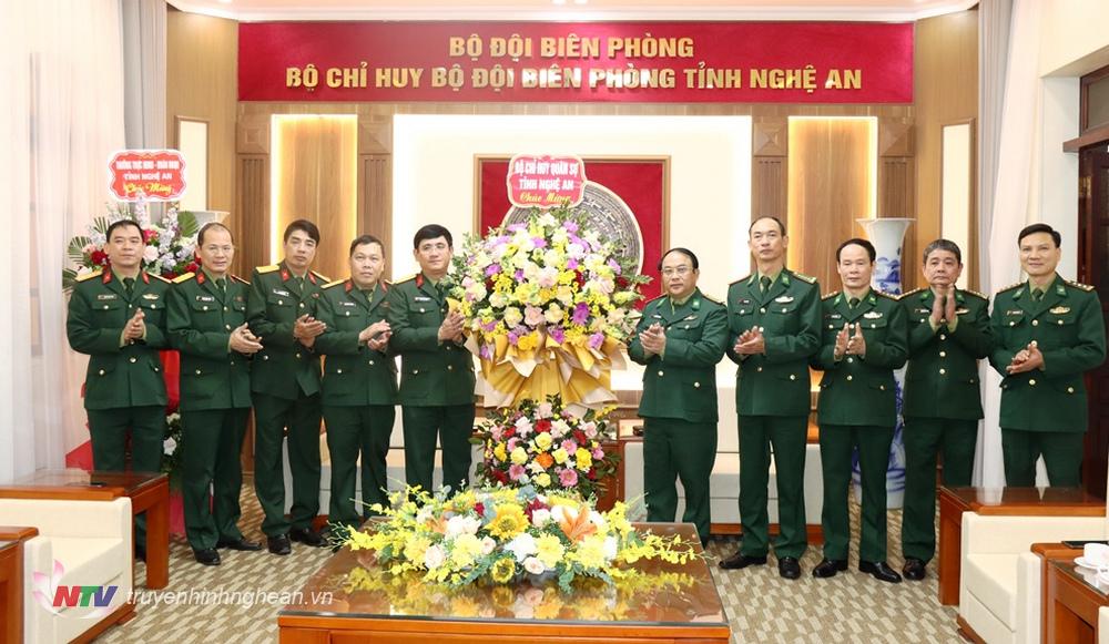 Đại tá Phan Đại Nghĩa gửi lời chúc mừng tốt đẹp nhất tới toàn thể cán bộ, chiến sỹ Bộ chỉ huy Bộ đội Biên phòng tỉnh