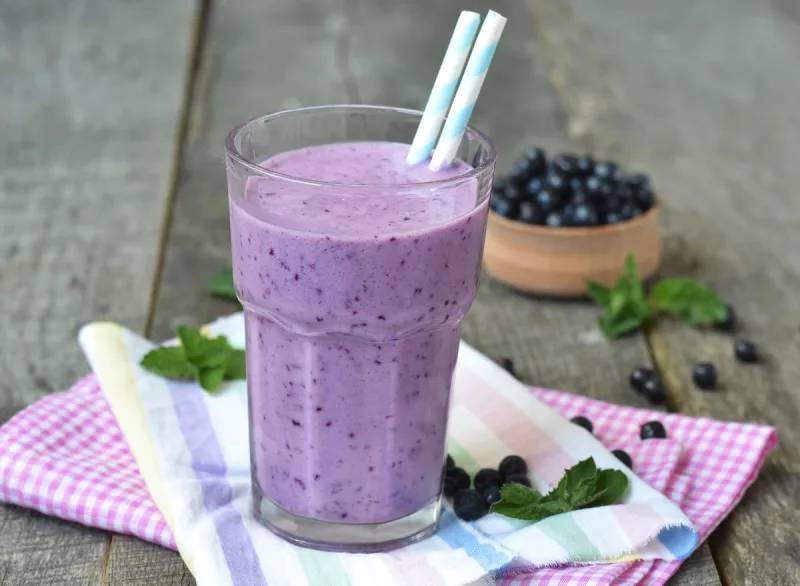 Smoothies không chỉ dễ làm mà còn mang lại nhiều lợi ích cho đường ruột. Ảnh: Shutterstock.