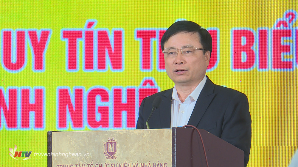 Phó Chủ tịch UBND tỉnh Bùi Đình Long phát biểu tại hội nghị.