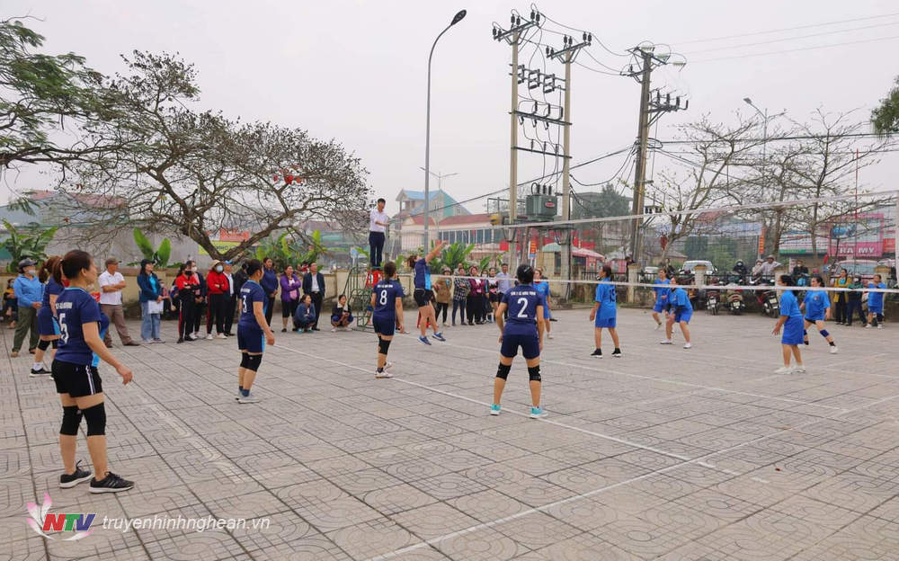 Đội tuyển bóng chuyền nữ Hưng Thịnh gặp đội bóng chuyền nữ Hưng Yên Nam.
